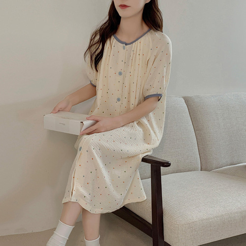 Summer postpartum sleepwear: Women's mid-length pajamas and nightgowns—thin, pure cotton gauze style perfect for nursing mothers, pregnant women, and comfortable at-home wear during pregnancy.