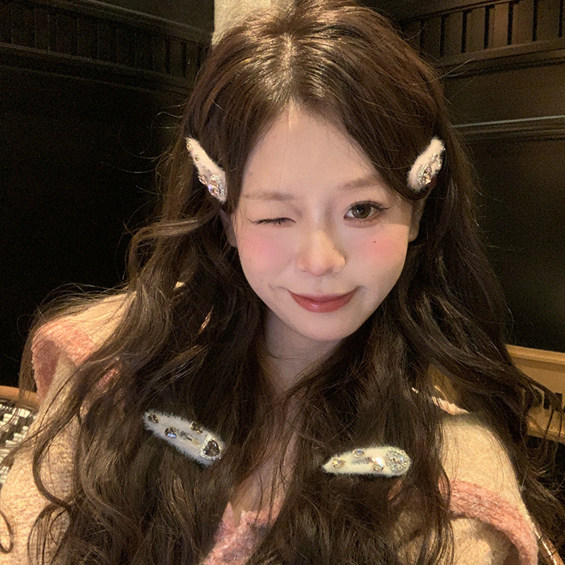 Winter Gem Plush Hairpin for Girls Dopamine High-End Heart Sweet Sparkling Diamond Bb Clip Side Bangs Clip for Women
