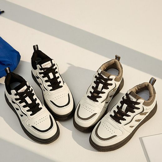 2024 primavera y otoño zapatos de mujer popularidad en línea estudiantes ligero universal cómodo estilo extranjero suela suave antideslizante zapatos de pastel