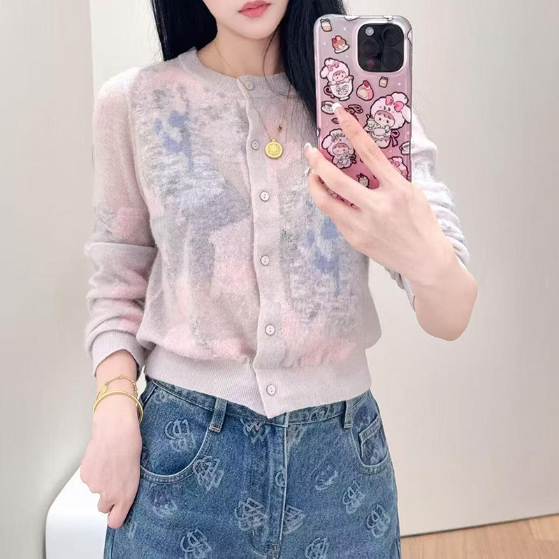 2025冬季新款牛仔圆领晕染设计修身浅灰色前排扣针织开衫 2J4E535