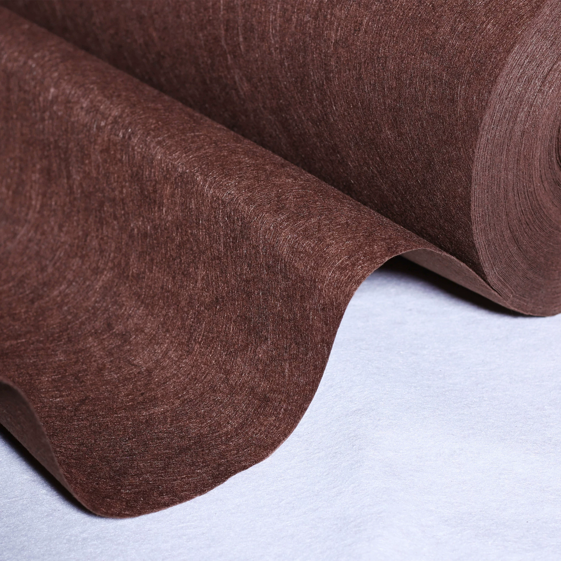 Disposable non-woven carpet, fuchsia face blush, 1–3 m width, rolls and samples