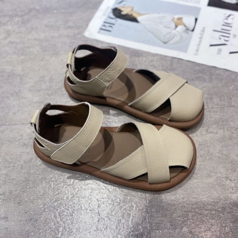Fashionable sandals with a strap with velcro flat