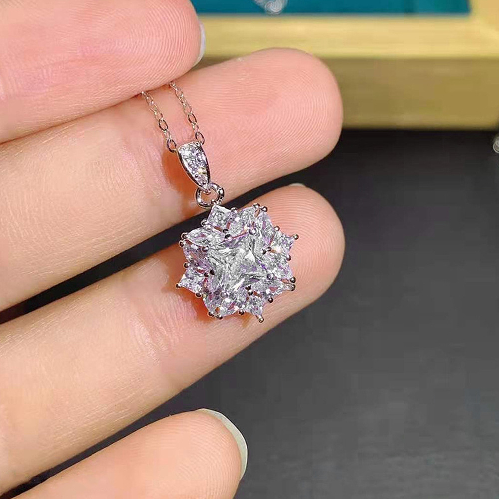 Fashion Flower Copper Pendant Necklace Inlay Zircon Copper Necklaces