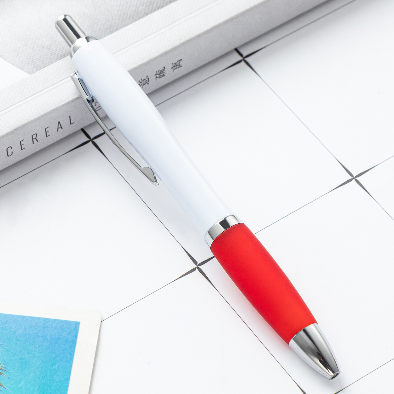 Bolígrafos de colores tipo calabaza, clic suave, imprimibles con logo, ideales para publicidad.