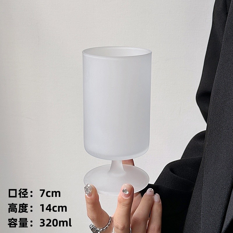 서리로 덥은 잔 짧은 스타일