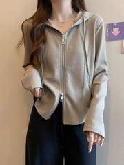 帽子付きのジッパー付きのコート女性は秋の大きいサイズで太っています。