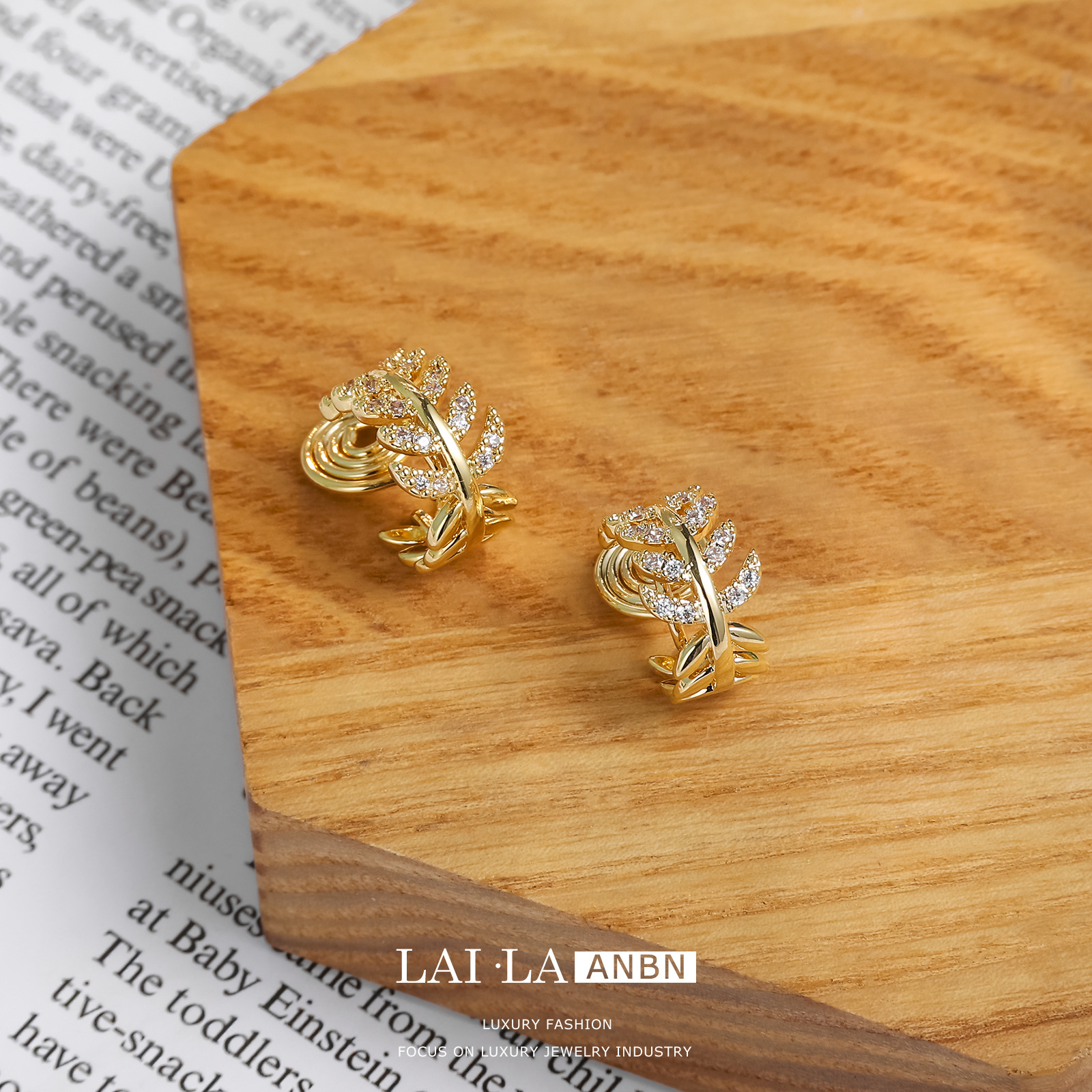 Francés de alto grado mosquito bobina clip de oreja sin dolor sin oreja hoja anillo de oreja temperamento luz clip de lujo pendientes de oreja al por mayor