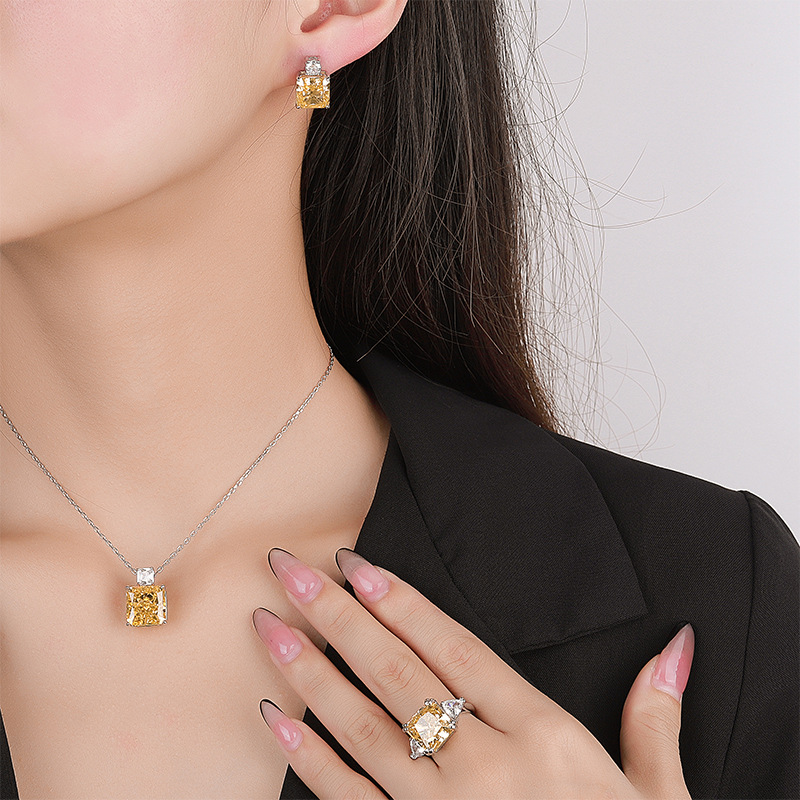 Otoño e invierno nuevo estilo Zhuangshengsheng joyería con alto contenido de carbono, flor de hielo, corte de cobre, conjunto de diamantes amarillos cuadrados de princesa 12*12-10*10