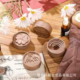 实木车载香木摆件衣柜香薰座创意实木圆形精油扩香器木座木片