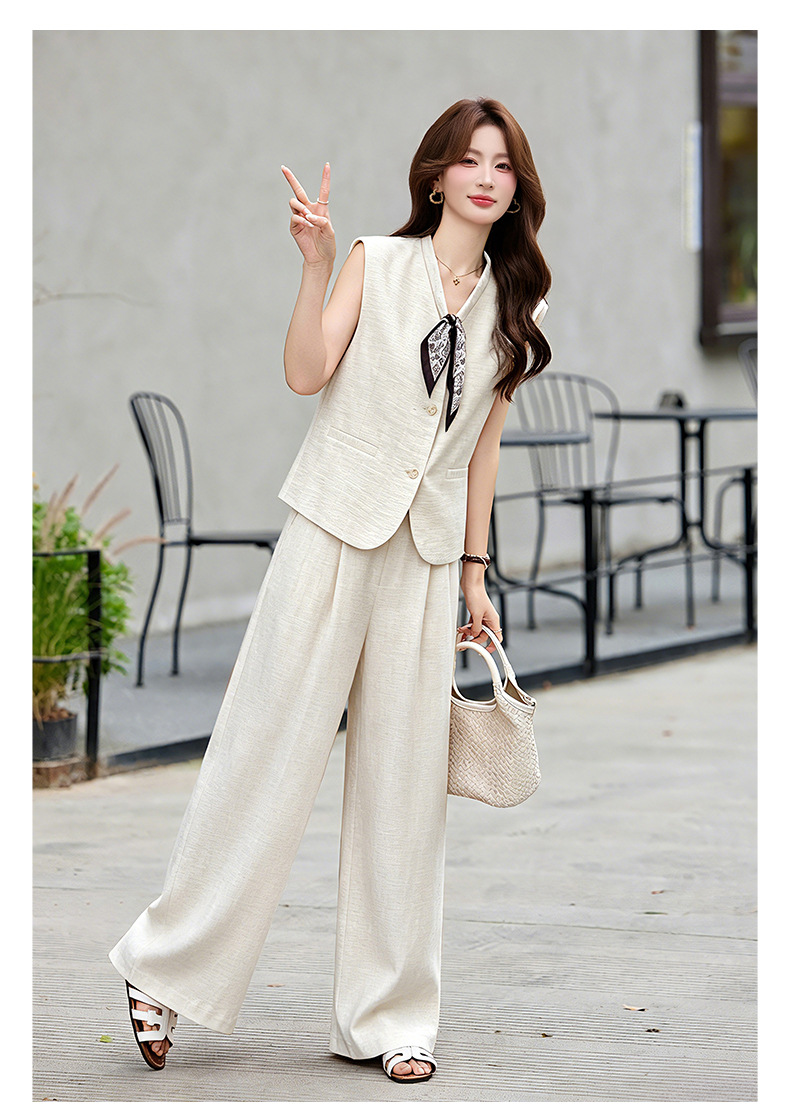 Bộ vest nữ gồm áo gile và quần tây ống đứng cạp cao — màu đen, màu cam, màu trắng ngà chi tiết 30