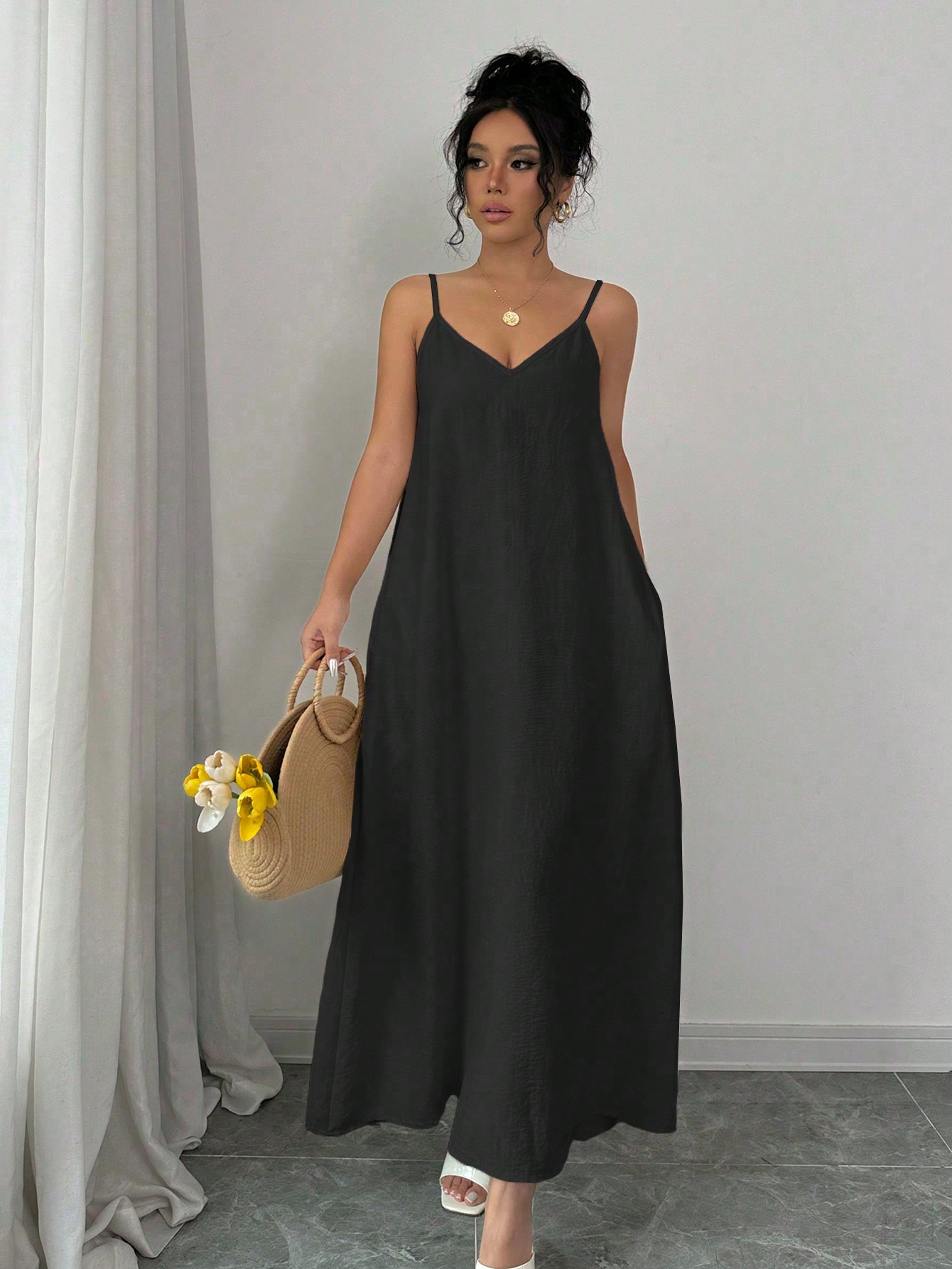 elegant black solid color dress sleevless