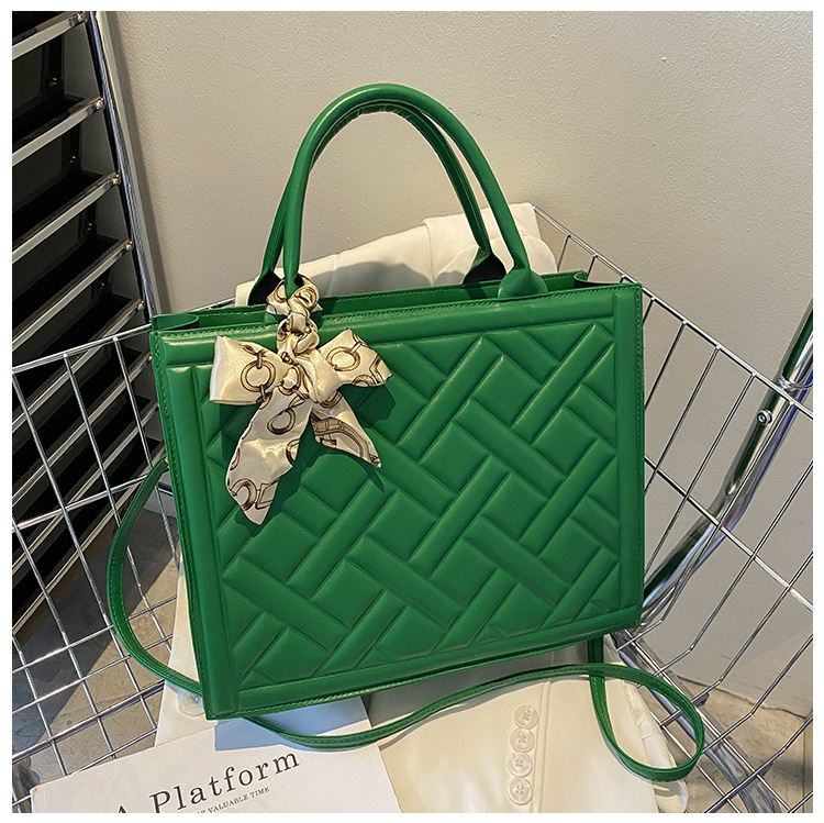 Fashionable and versatile women's bag 2023 summer new silk scarf handbag Bags feeling single shoulder diagonal armpit small square bag_voghion.com