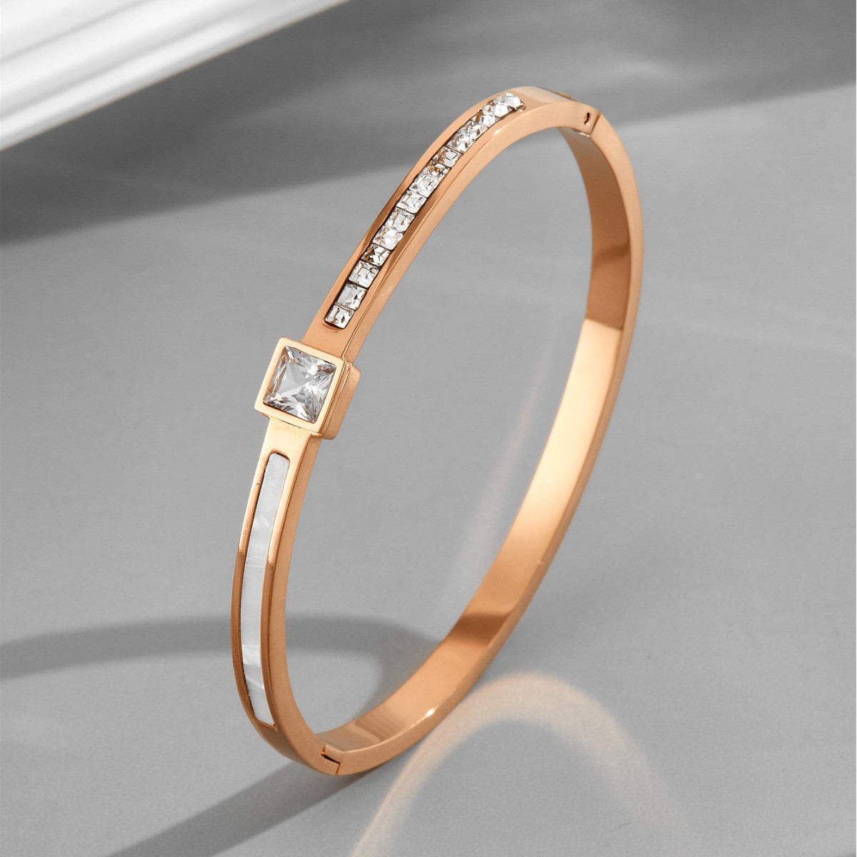 Brazalete de diamante cuadrado de acero de titanio de oro de 18 quilates lujoso ligero ins nicho de diseño de alto nivel de joyería de pulseras rojas exquisitas de Europa y América