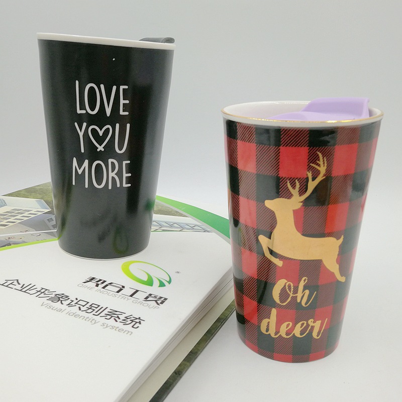 Aislado de doble capa de cerámica taza fresa patrón de bloqueo taza de café lindo cubierta de silicona Copa