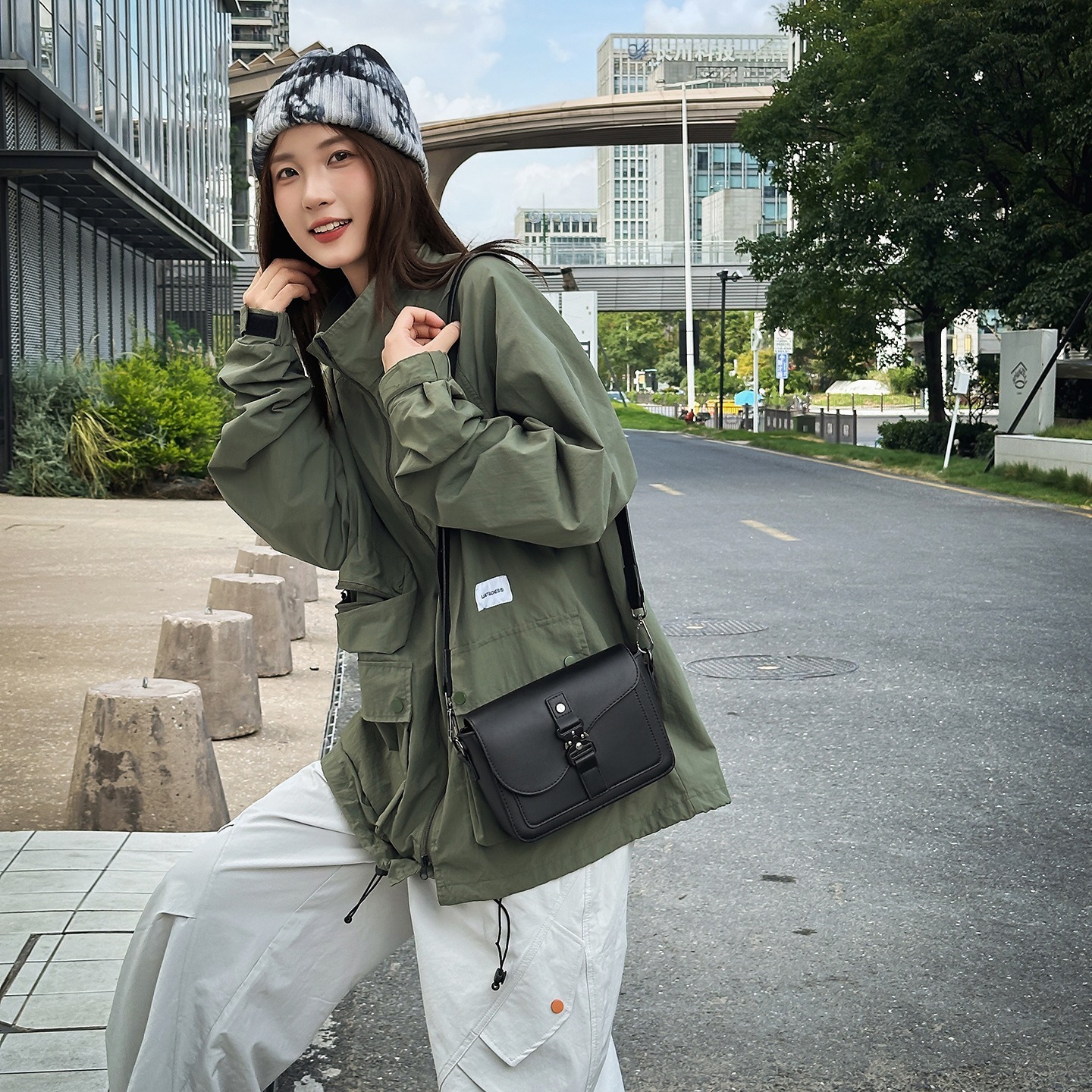 Unisex axelremsväska i konstläder enkel crossbody väska_voghion.com