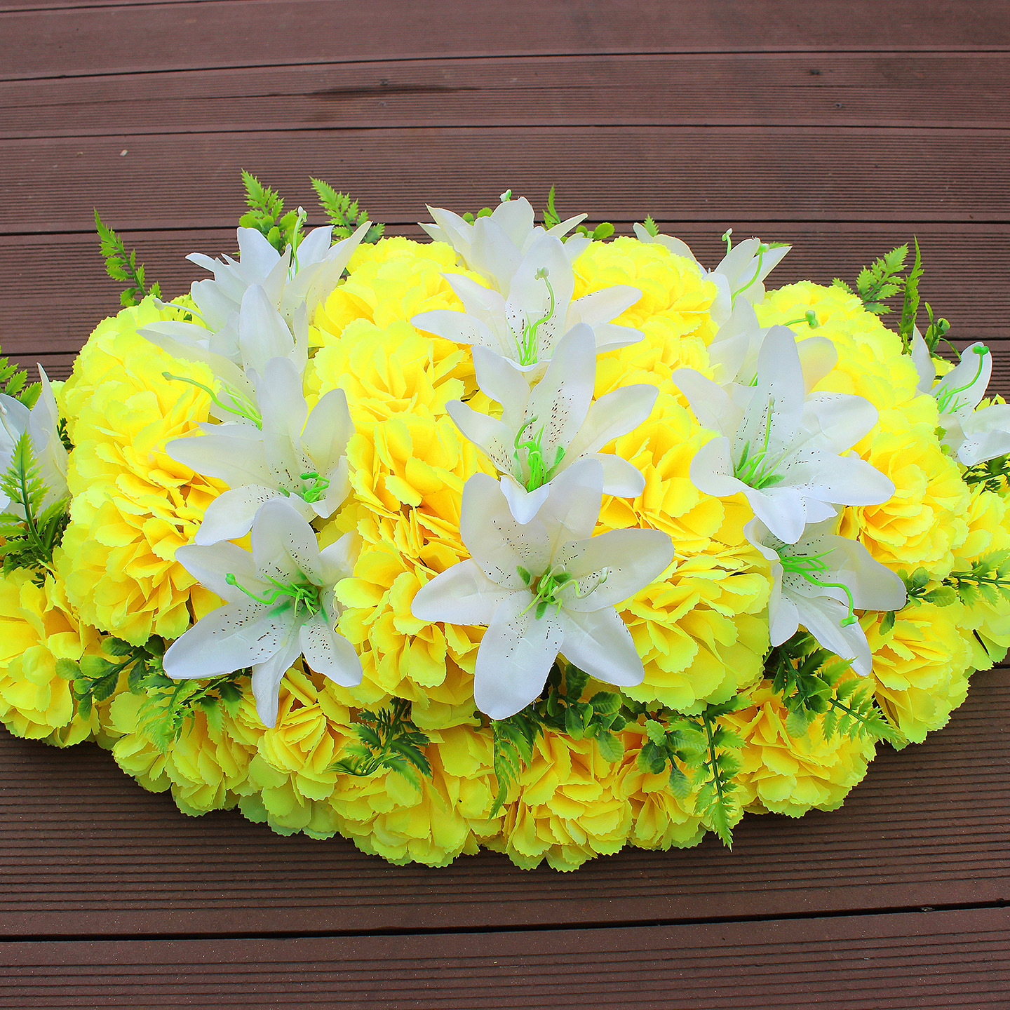 White lily+yellow