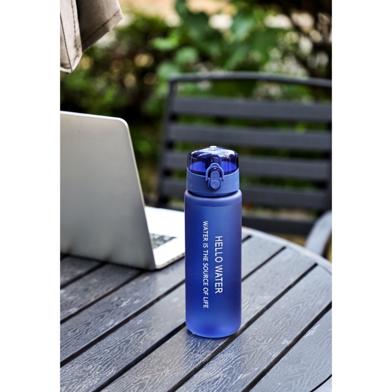 simple y portátil al aire libre con una taza de agua de cuerda, taza de agua de beber directa, taza de paja de alumno transparente