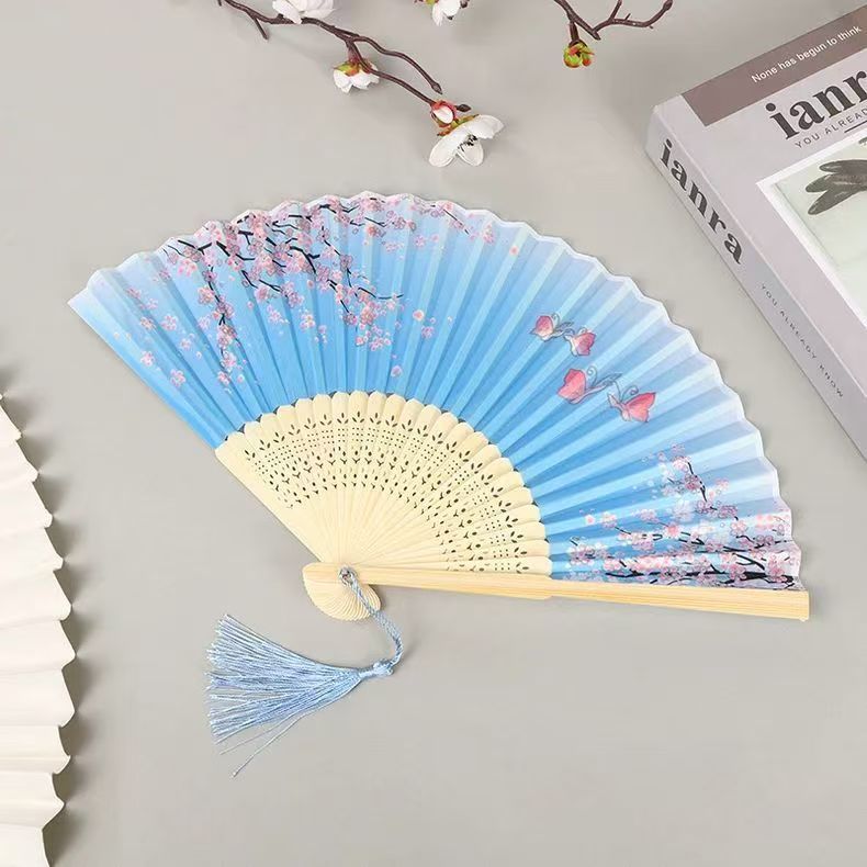 新しい中国式の折り畳み扇子の古風な夏の漢服の女性のチャイナドレスのダンスの扇子は携帯して写真を撮ります。|undefined