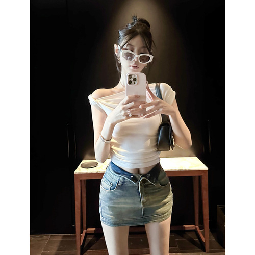 Pure Desire Asymmetrical Sloping Shoulder Short-Sleeve T-shirt for Women, Summer Tight Bodysuit, Flirty Tea Ceremony Style, One-Shoulder Top