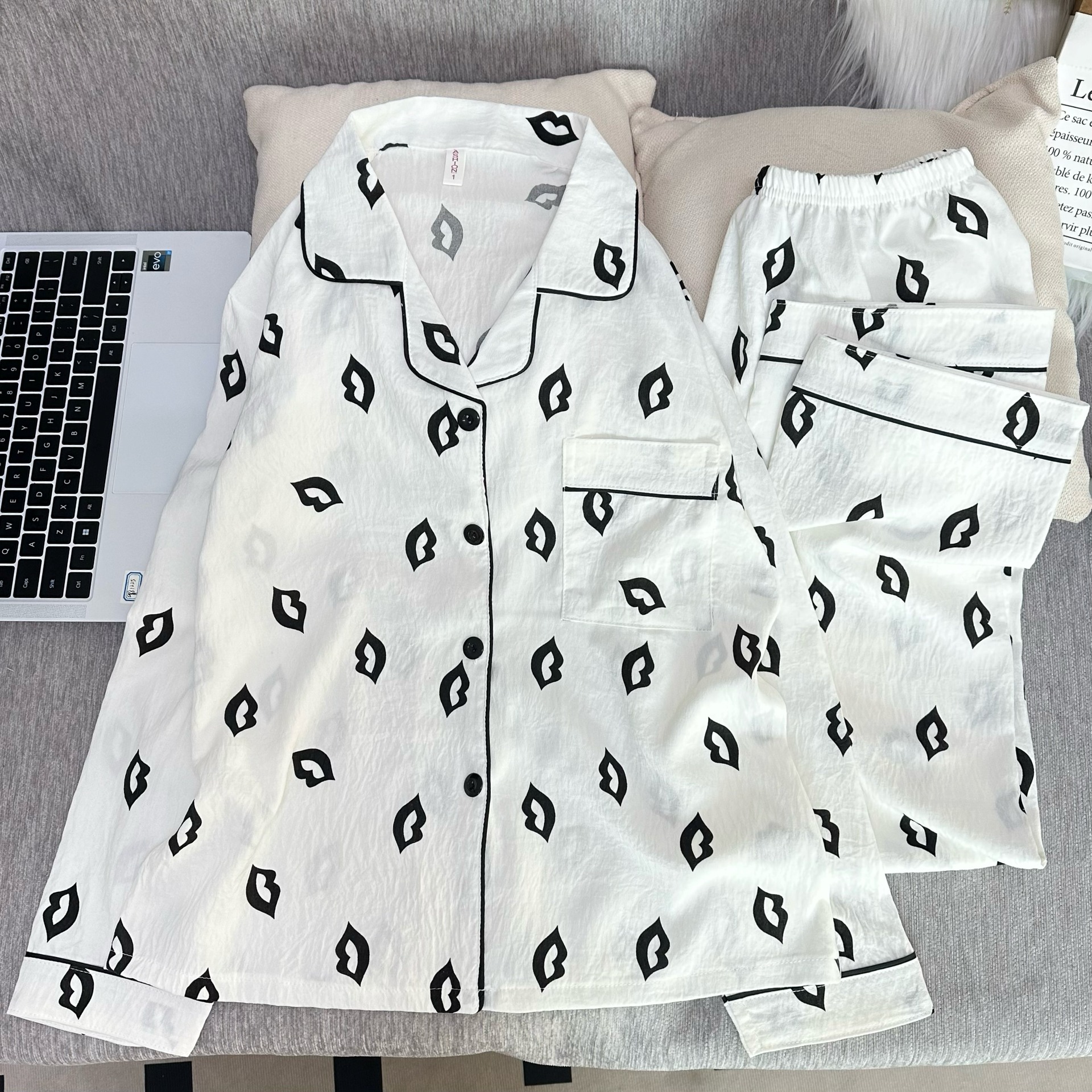 レディースパジャマ 2025年新作 雲柄 春秋 長袖 漫画風 長袖 かわいい カジュアル シンプル ホームウェアセット