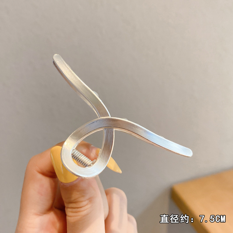 Pinza de cabello metálica coreana de alta sujeción con diseño retro