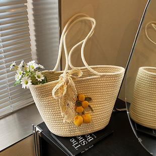 �W�t�r���ֹ������b������Ů2025�ļ��¿����μ�б���ˮͰ��