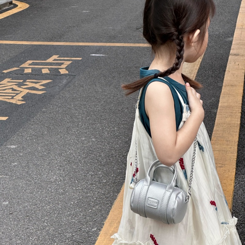 Coreano simple color sólido bolso de hombro para niños y niñas letras de aire extranjero mini bolso de bebé nuevo bolso de almohada para niños