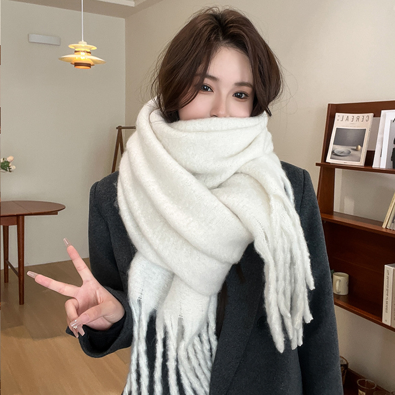Écharpe châle chaude d'hiver blanche de couleur unie pour femme 2024, nouvelle collection polyvalente de style coréen haut de gamme_voghion.com