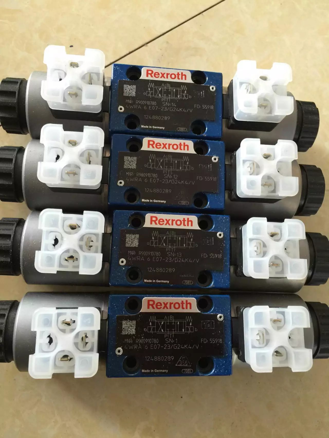 力士乐比例阀  R900954669	4WRZE25E1-325-70/6EG24ETK31/A1D3M