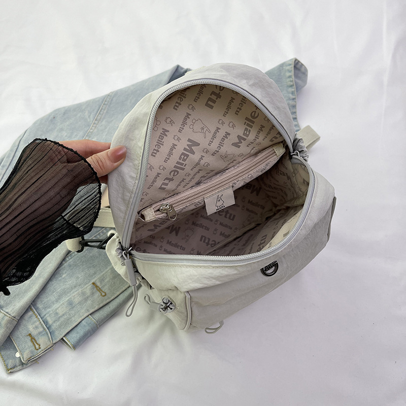大容量バックパック女性の新しい軽量ナイロン布シンプルなトラベルバッグ女性のトレンディな多用途カジュアルバッグ小さなバックパック|undefined