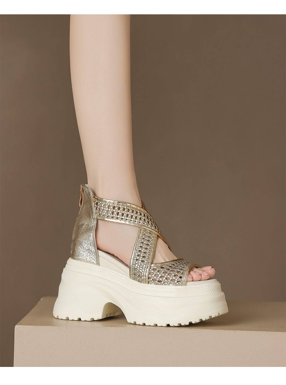 Sandal cao gót La Mã dệt quai ngang đế nêm hở mũi gót 12 cm — Màu vàng trắng, Màu đen, Màu trắng bạc chi tiết 6