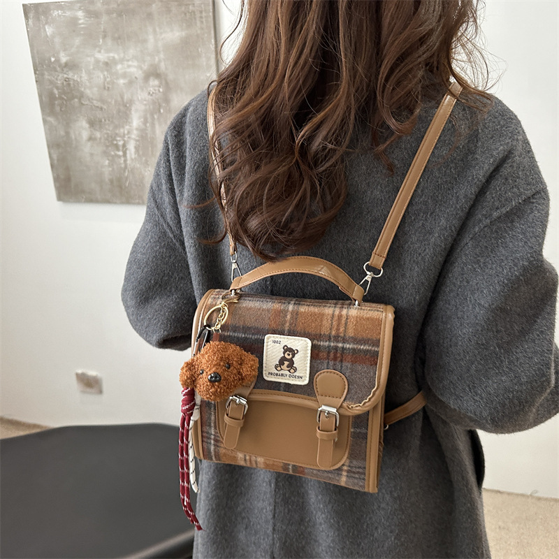 Nueva bolsa de invierno 2024 bolsos de moda de mujer mochila de hombro portátil de gran capacidad retro mochila de hombro