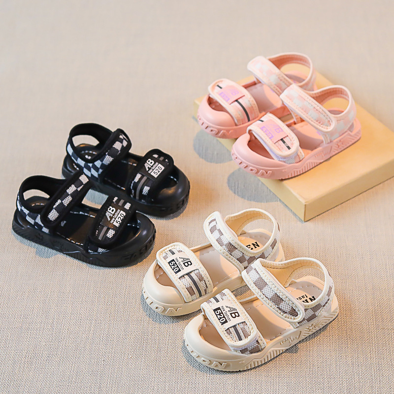 Sandalias para niños con envío directo, verano 2025, zapatos de playa para niños con suela blanda, zapatos cerrados para bebés, anti-patadas, ligeros