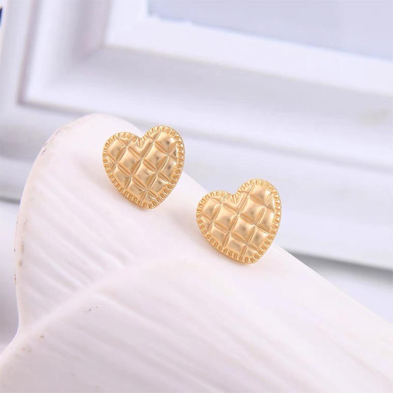 Korea Gold Diamond Patternheart-shape Earrings display picture 3