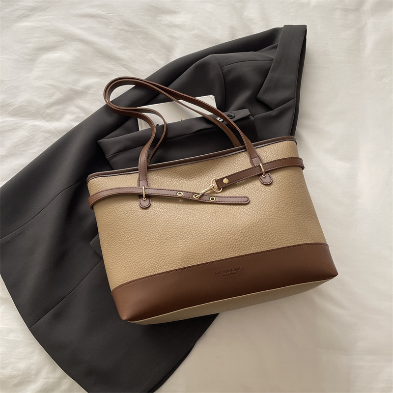 Bolsa de mano casual de gran capacidad para mujeres 2026 primavera nueva bolsa de hombro simple de color para trabajar bolsa de brazo