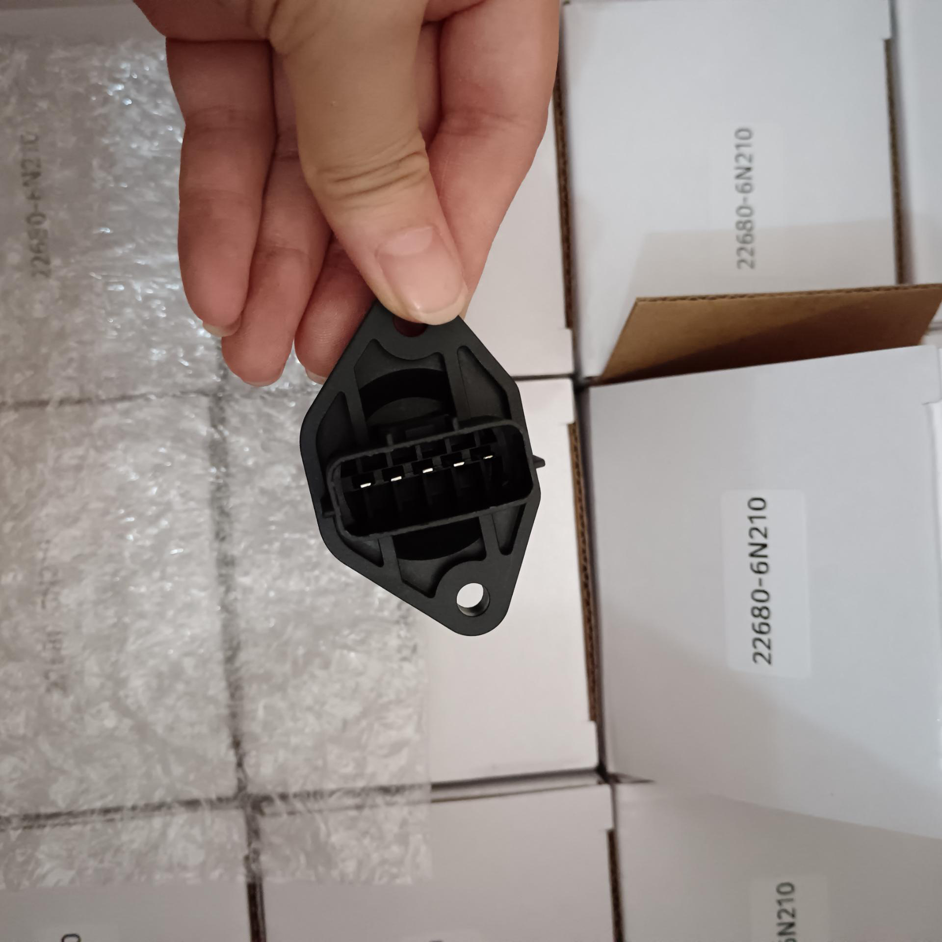 New Mass Air Flow Meter MAF Sensor 22680-6N210 For NI-SSAN