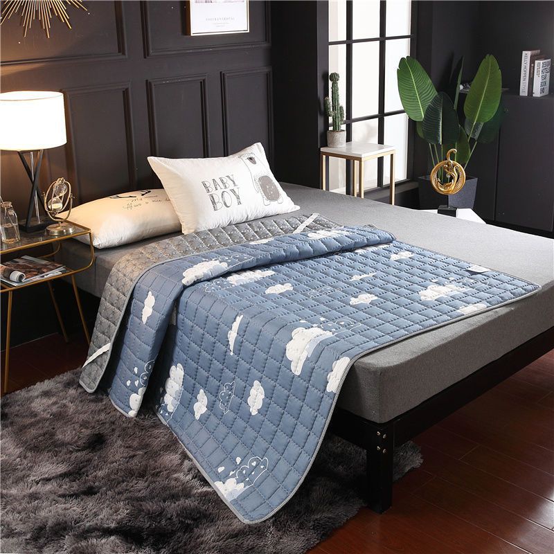 Four Seasons Universal Non-slip Machine Washable Thin Mattress Protector with Thick Tatami Bed Mattress Cover for Single and Double Use Student Dormitory