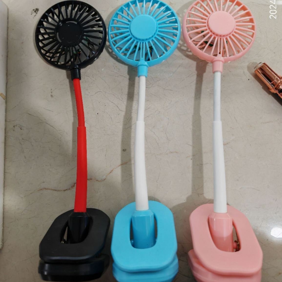 Fábrica USB Mini carga pequeño ventilador mudo estudiante dormitorio cama Oficina cochecito aromaterapia pequeño ventilador