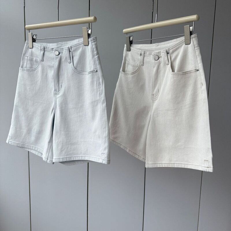 The Condition Is Very Good, Well-Shaped and Stylish! Cotton+Lyocell High-Waisted, High-Elastic, Lightweight, Comfortable, Loose-Fitting Women's Denim Shorts The Condition Is Very Good, Well-Shaped and Stylish! Cotton+Lyocell High-Waisted, High-Elastic, Lightweight, Comfortable, Loose-Fitting Women's Denim Shorts