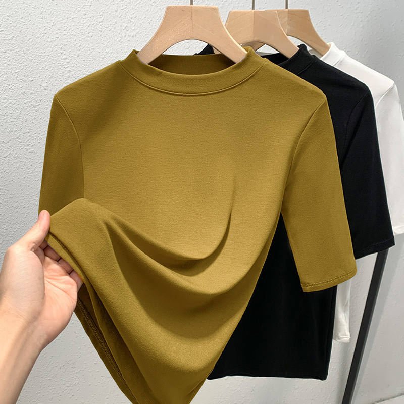 Camiseta de base delgada de cuello vertical, mujer de primavera 2025, camiseta de hombro con manga de cinco partes, se puede usar fuera de la sensación de alta calidad.