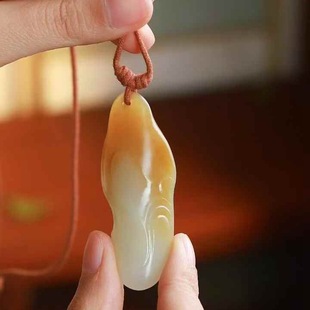 Hetian Jade Factory Store Jade Crafts Natural Xinjiang Hetian Jade Russian Material Old Material Pretty Sugar Color Rough Stone Pendant