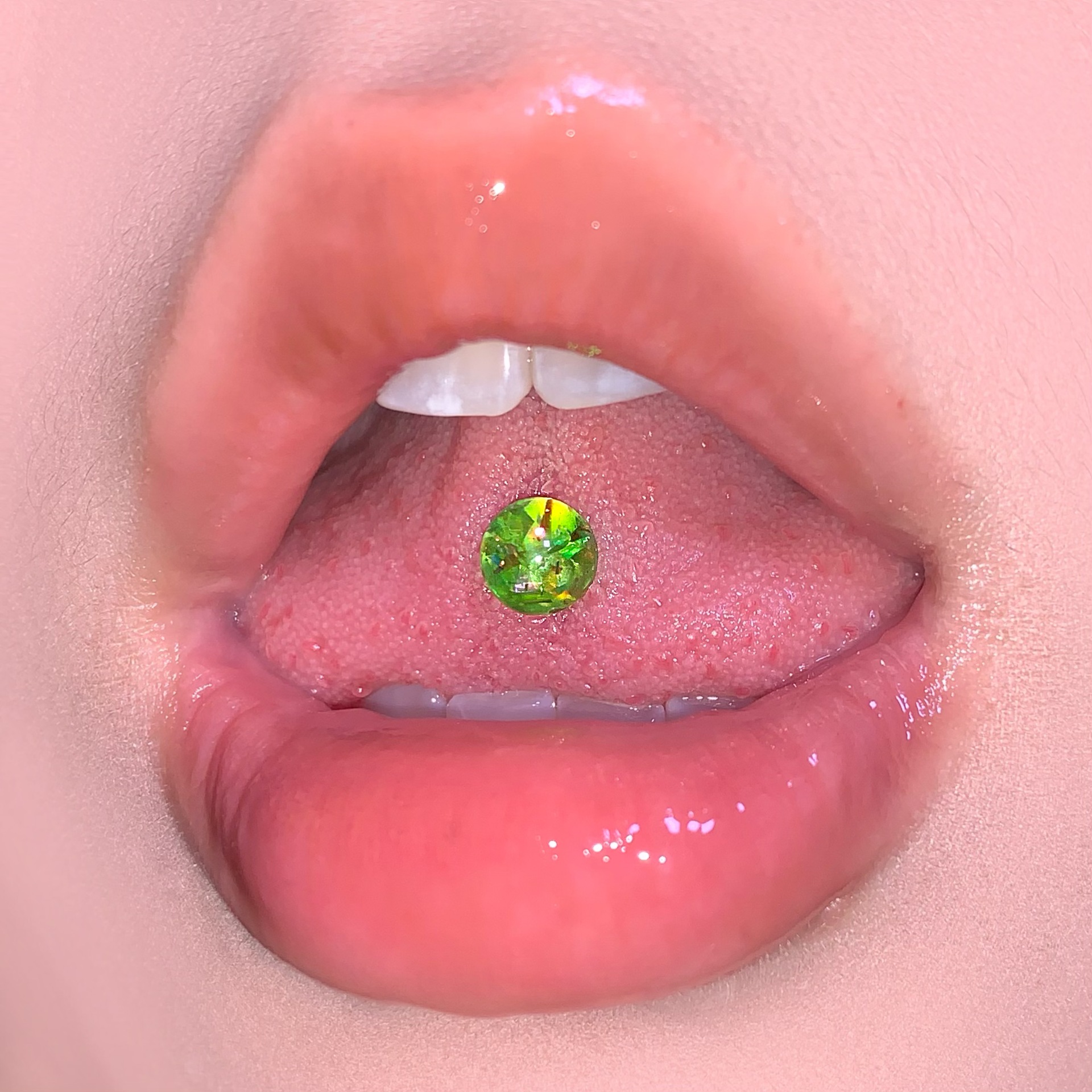16G labret stud size and finish detail