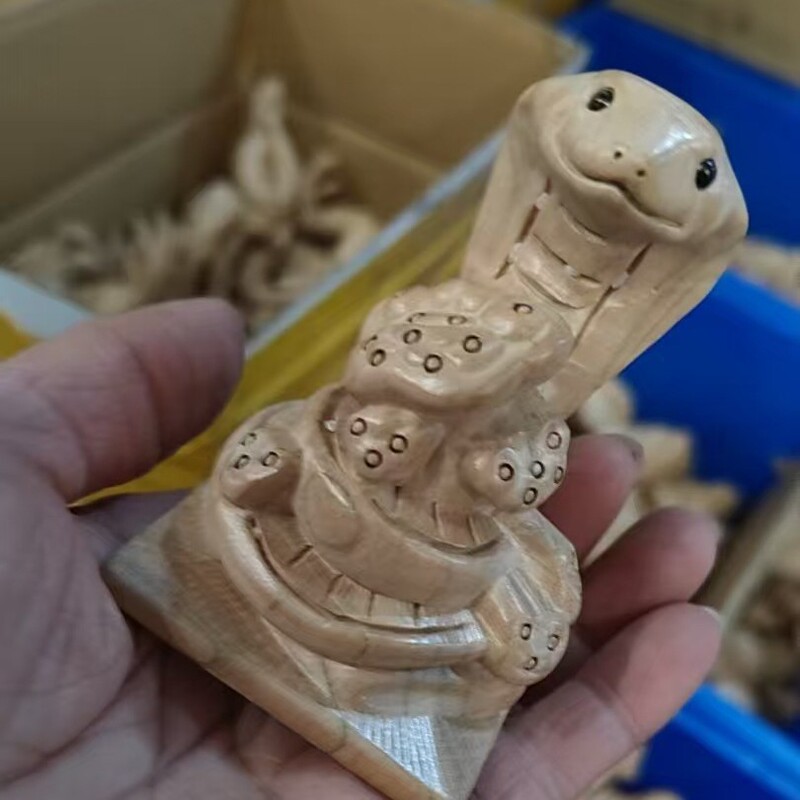 桃木彫刻十二生肖の手の工芸品は桃木の手の木の観光地区の観光工芸品を並べます。|undefined
