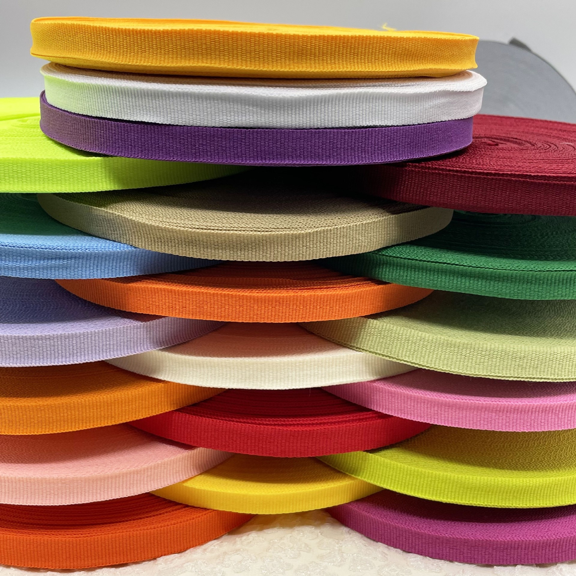 1 / 1.2 / 1.5 / 2cm de poliéster de color plano borde de banda accesorios de ropa de borde de costilla de color sólido banda de banda