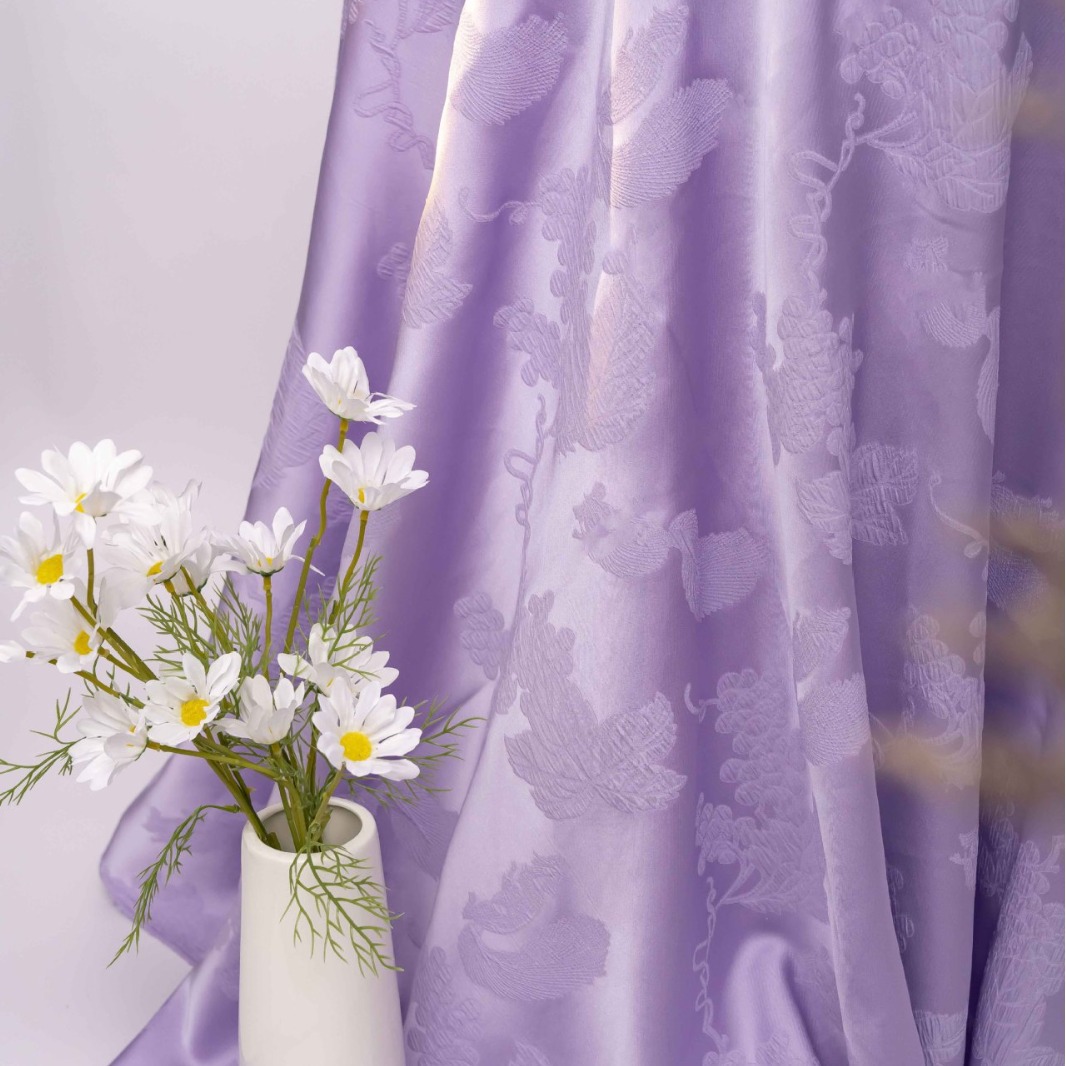 新款仿醋酸提花 欢乐皱小松鼠  现货供应 可做男女装汉服连衣裙等