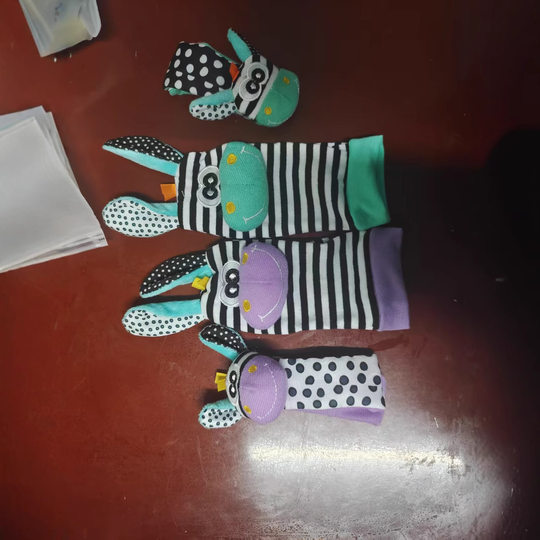 Export foreign trade baby watch with wrist strap socks socks baby hand strap rattle set 05