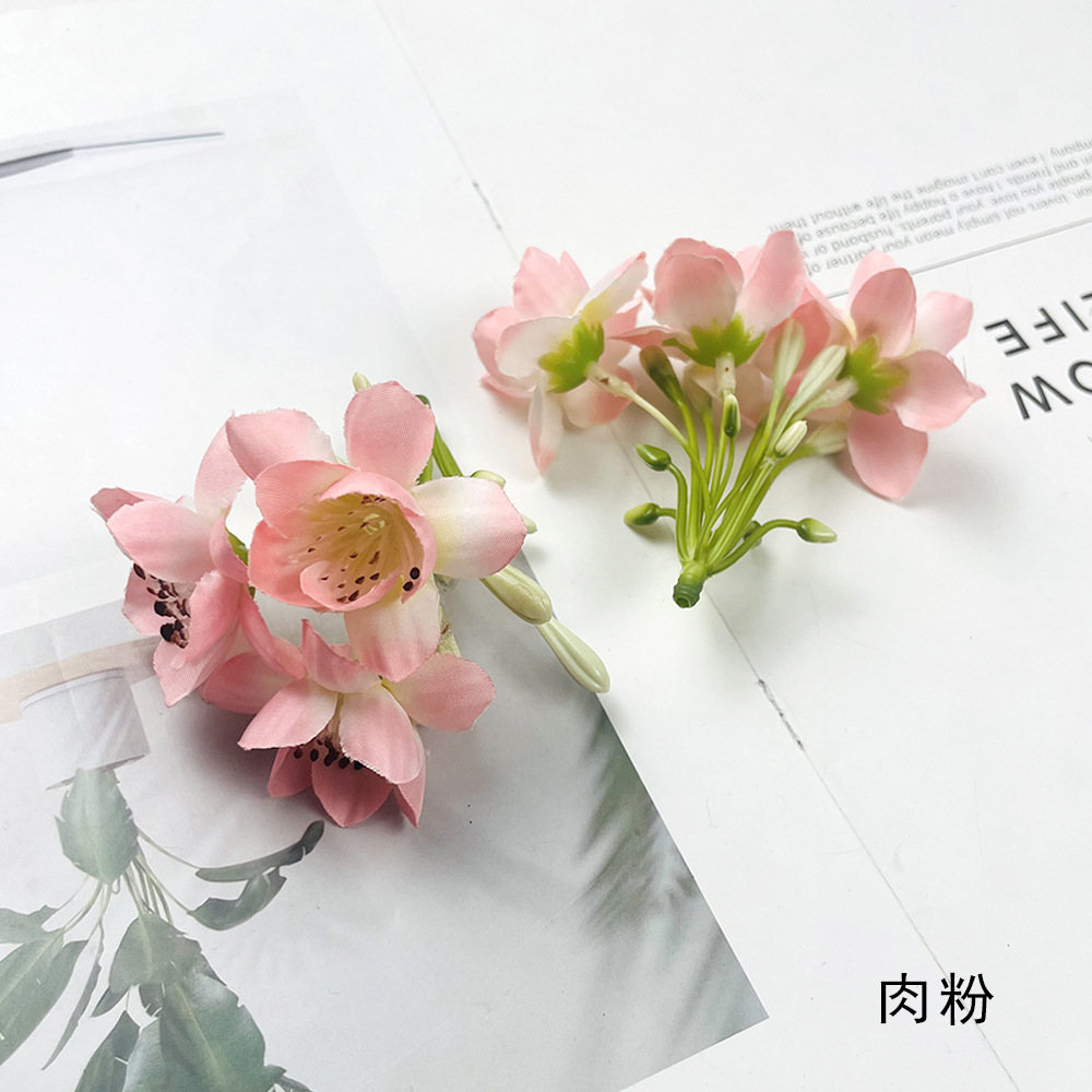 Simulación de flores 3 cabeza mini cadena de loto DIY tela de seda flores falsas tocado de flores material de broca de flores para hacer decoración de salón de bodas