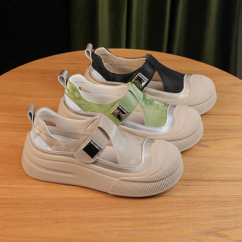 2024 nuevas sandalias de verano con suela gruesa, cabeza de bolsa de mujer hueca, transpiración, ocio, versátil, zapatos de altura única de Roma.