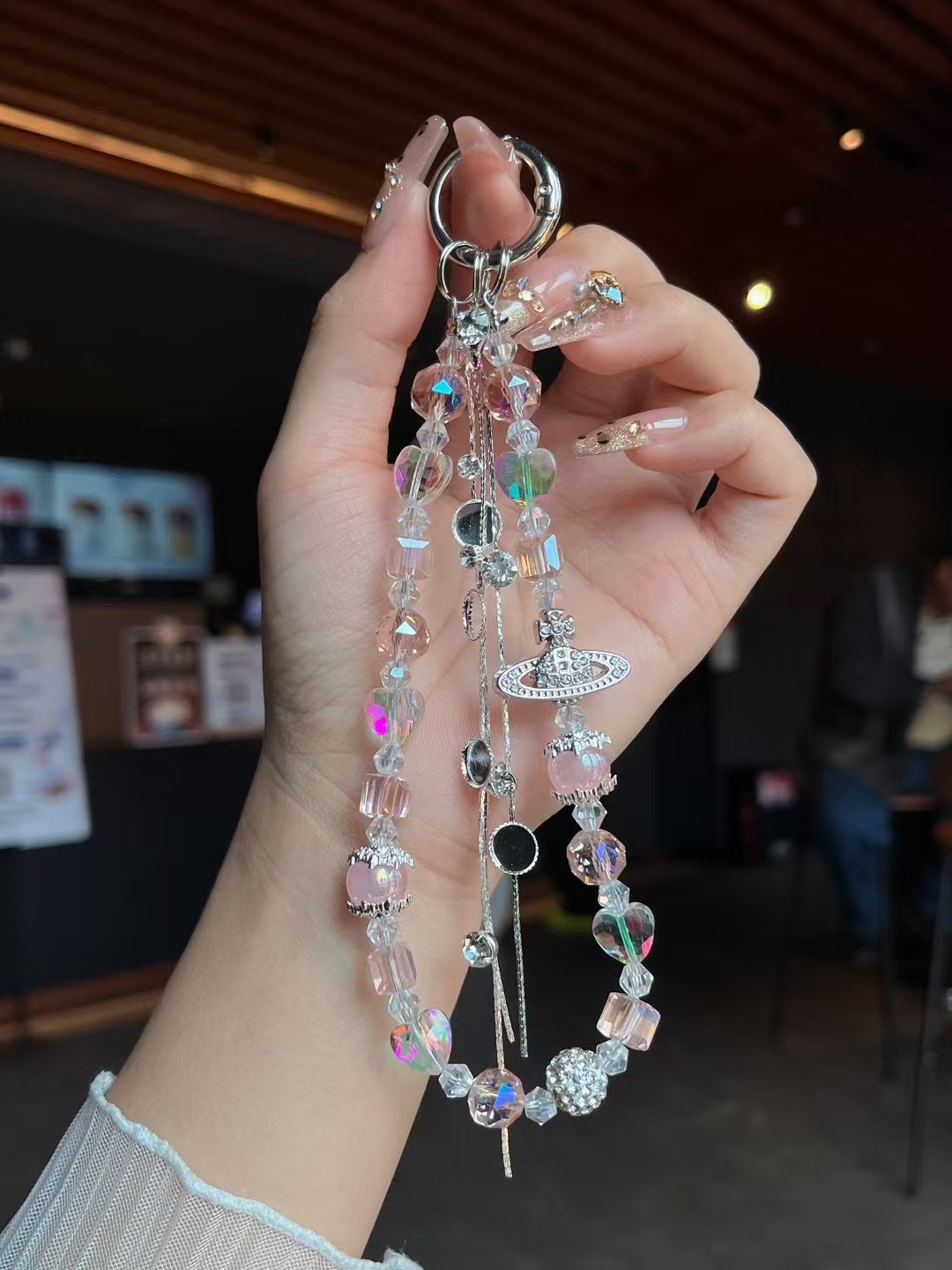 Cable de teléfono móvil de alto nivel, la emperatriz imperial del oeste Saturno, el planeta, cuentas de cristal, cuentas de fresa, cadenas de teléfono móvil hechas a mano, colgantes de muñeca