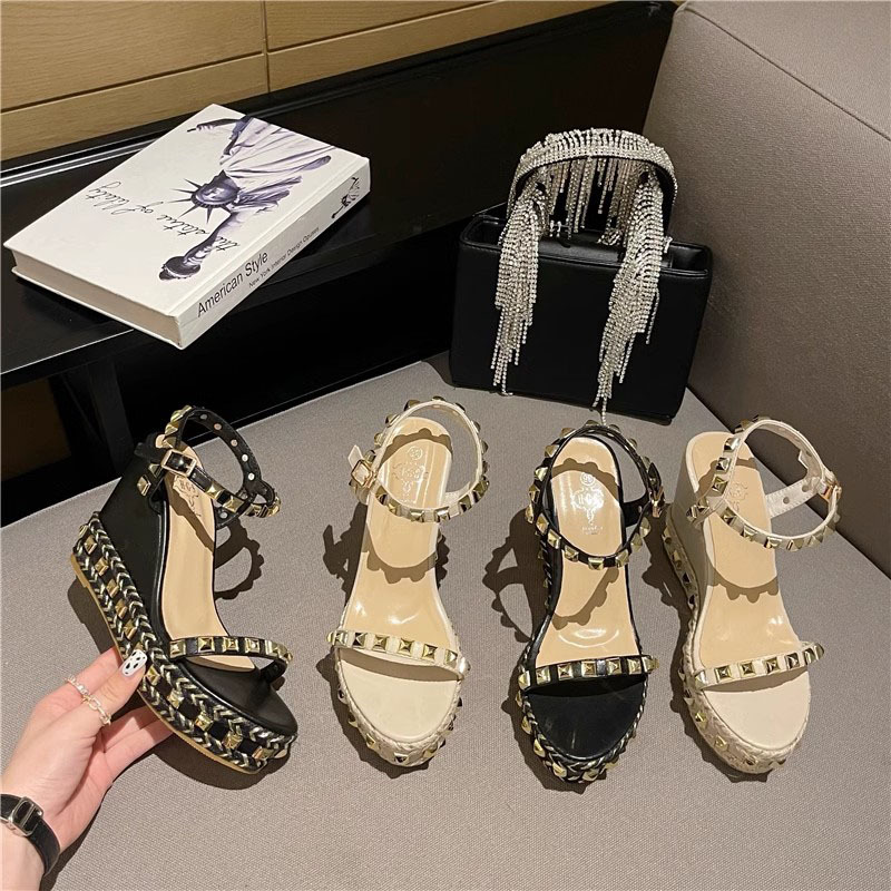 Elegant Women's Wedge Sandals With Studded Straps For Summer_voghion.com